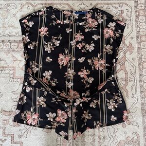 Apt. 9 Floral Black and Pink Women's sleeveless blouse.